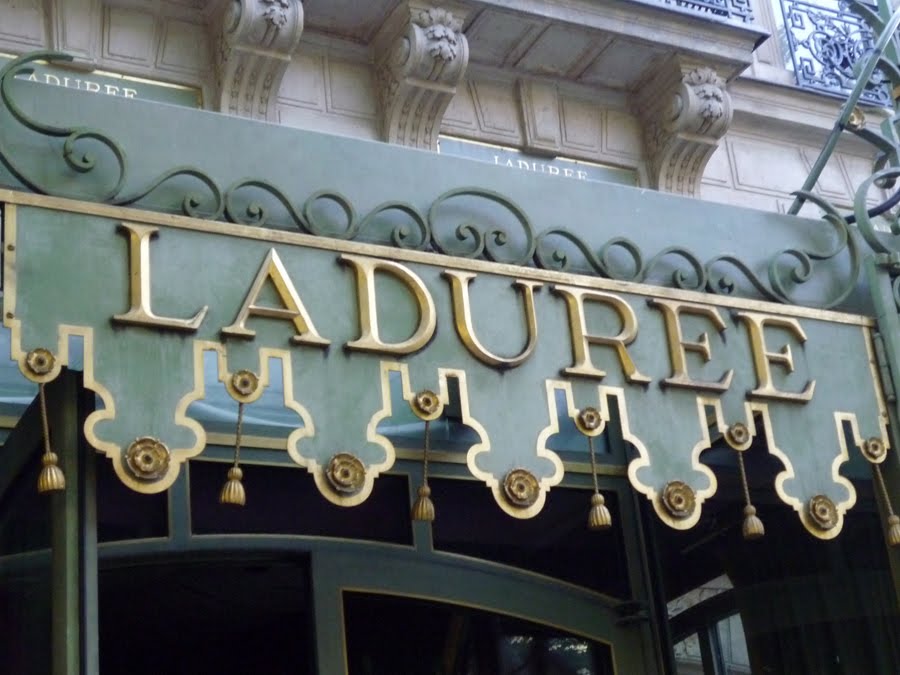 Ladurée Champs Elysées