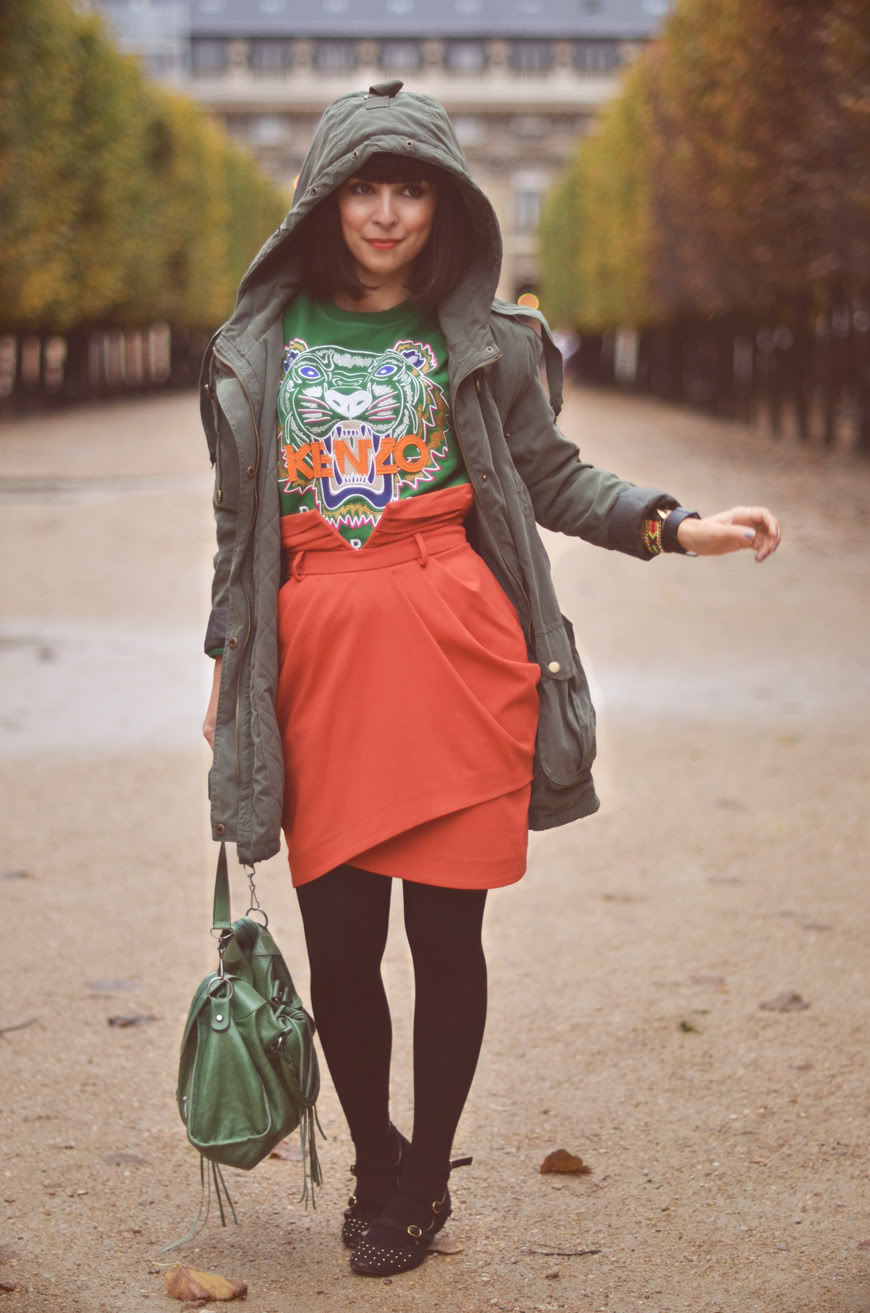 Sweat tigre Kenzo vert green 2012 tiger sweater jumper Helloitsvalentine french blogger shooting Paris Hey Boy, Hey Girl streetstyle Valentine helloitsvalentine Palais Royal Paris Kenzo sweater Tiger green rainy day