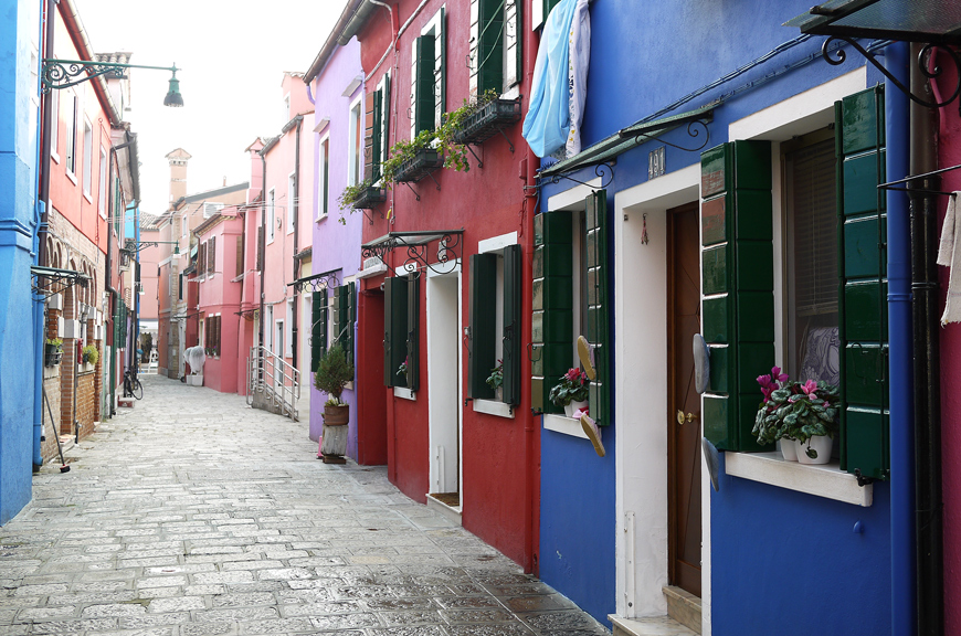 Burano Helloitsvalentine weekend Venise Italie streetstyle look voyage