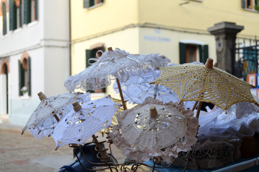 Burano Helloitsvalentine weekend Venise Italie streetstyle look voyage