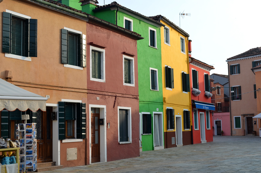 Burano Helloitsvalentine weekend Venise Italie streetstyle look voyage