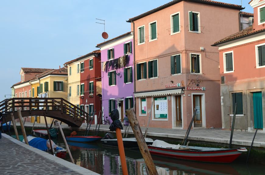 Burano Helloitsvalentine weekend Venise Italie streetstyle look voyage