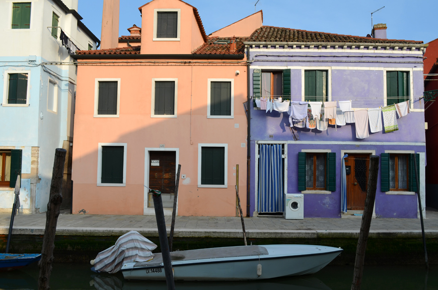 Burano Helloitsvalentine weekend Venise Italie streetstyle look voyage