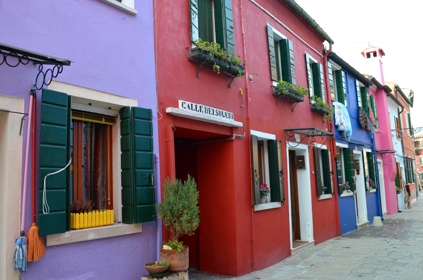 Burano Helloitsvalentine weekend Venise Italie streetstyle look voyage