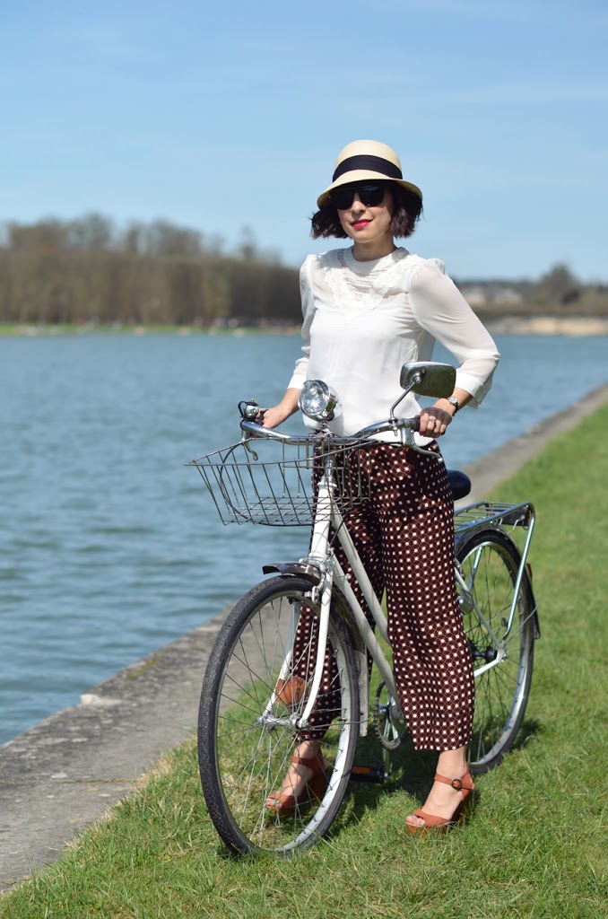 Sunny afternoon in Versailles Helloitsvalentine bicycle outfit french blogger