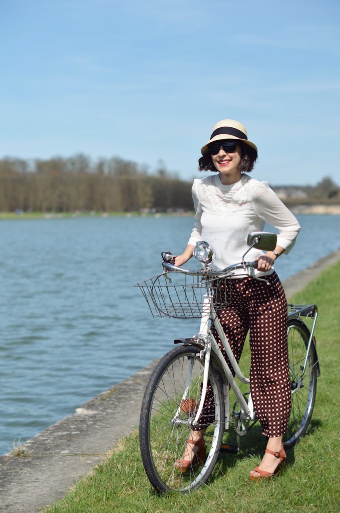 Sunny afternoon in Versailles Helloitsvalentine bicycle outfit french blogger