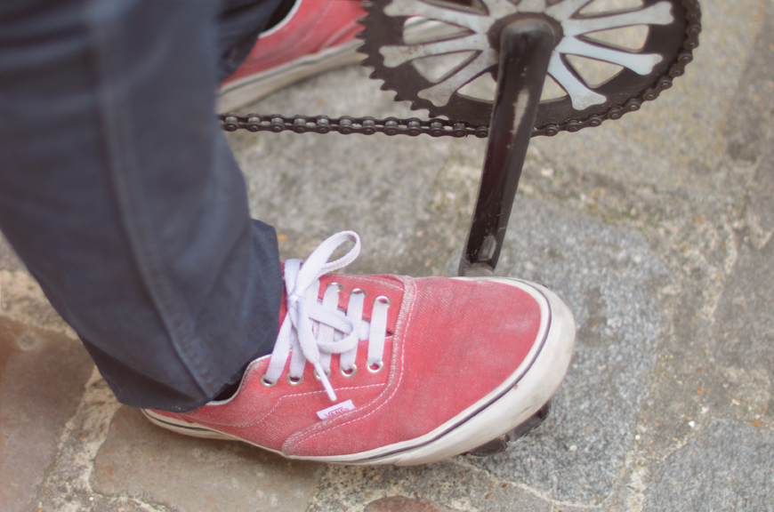 Helloitsvalentine streetstyle bicycle vintage bike city Paris fashion blogger french couple boyfriend ride stroll