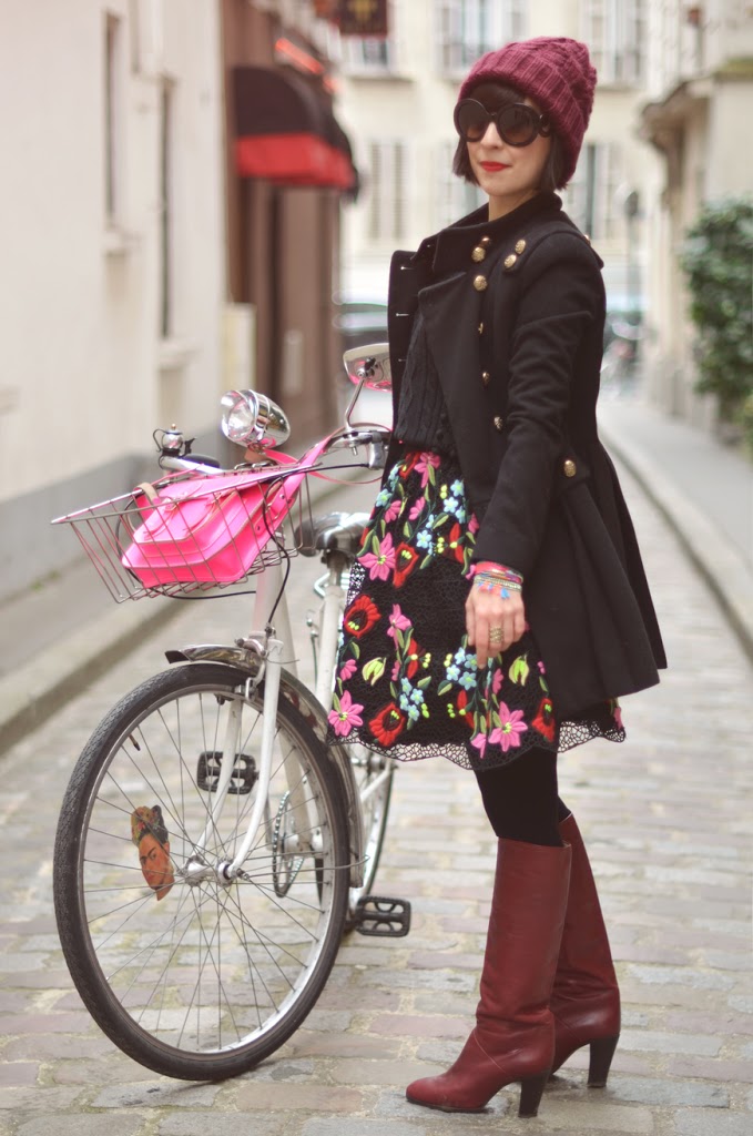 Helloitsvalentine streetstyle bicycle vintage bike city Paris fashion blogger french couple boyfriend ride stroll