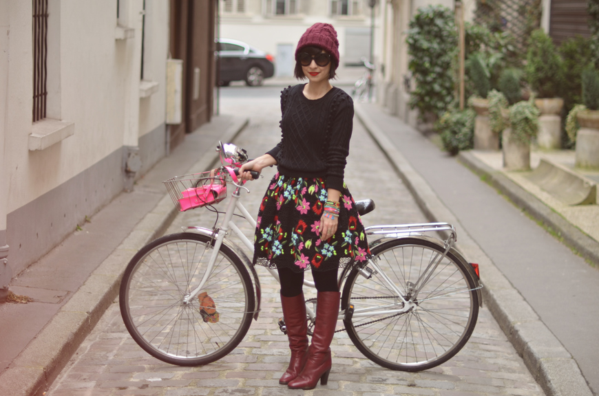 Helloitsvalentine streetstyle bicycle vintage bike city Paris fashion blogger french couple boyfriend ride stroll