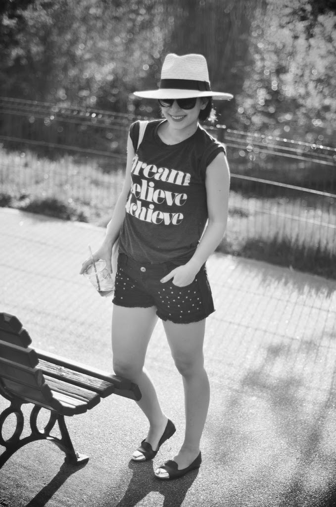 Shadowboxer Helloitsvalentine french blogger streetstyle shorts straw hat summer style