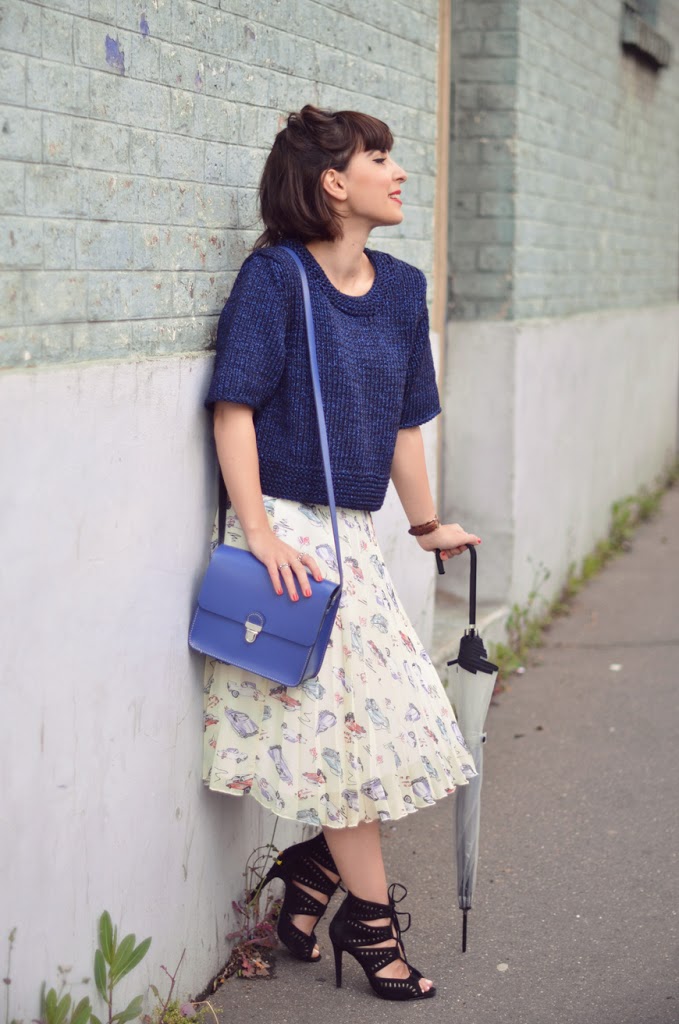 Va Va Voom Helloitsvalentine blogger french streetstyle Primark skirt cars heels umbrella Zara