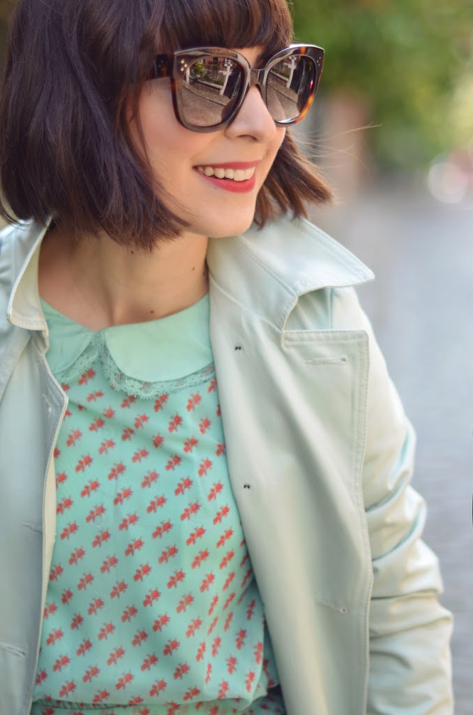 Square Montsouris Paris Helloitsvalentine streetstyle jeans flare trench Céline New Audrey sunnies