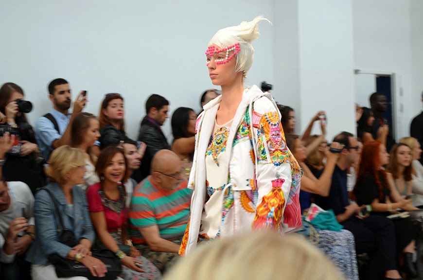 défilé S/S 2014 de Manish Arora Hello it's Valentine Paris Fashion Week