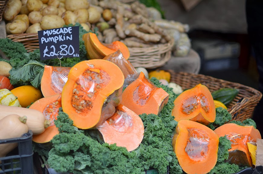 Borough Market Londres food farmers sellers fresh veg and fruits yummy Helloitsvalentine