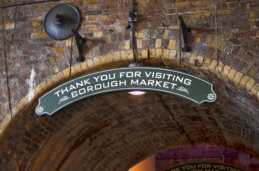 Borough Market Londres food farmers sellers fresh veg and fruits yummy Helloitsvalentine