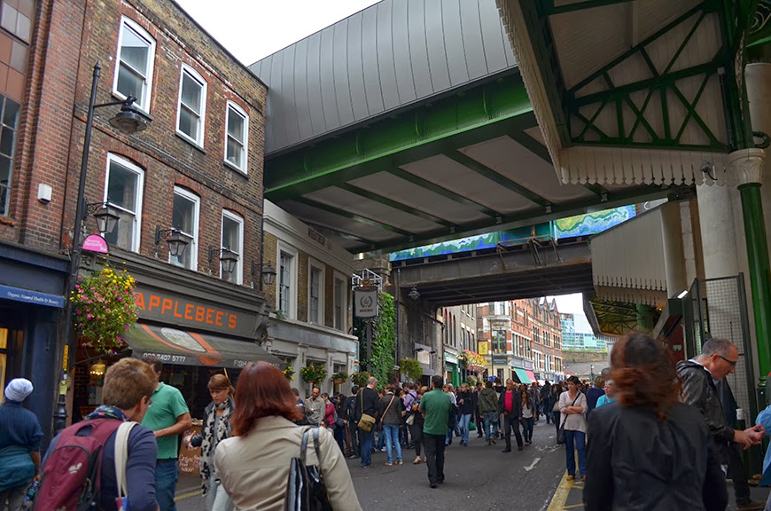 Borough Market Londres food farmers sellers fresh veg and fruits yummy Helloitsvalentine