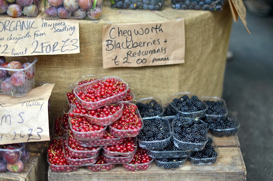 Borough Market Londres food farmers sellers fresh veg and fruits yummy Helloitsvalentine