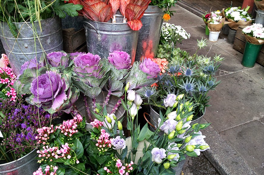 Borough Market Londres food farmers sellers fresh veg and fruits yummy Helloitsvalentine