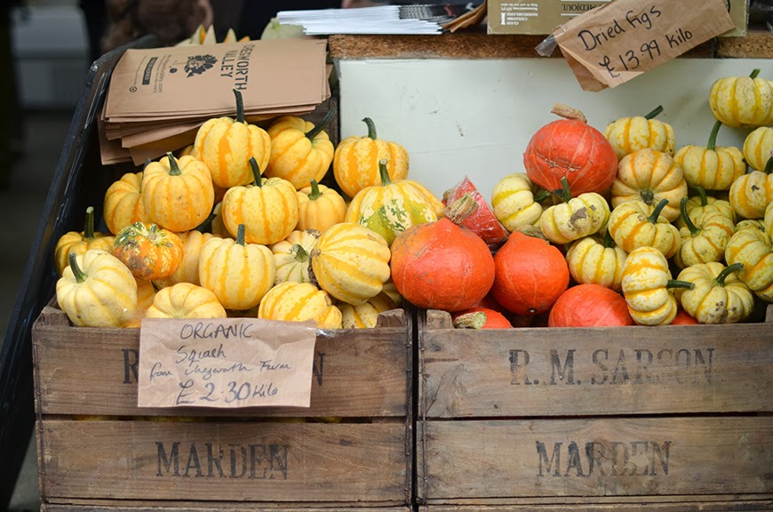 Borough Market Londres food farmers sellers fresh veg and fruits yummy Helloitsvalentine