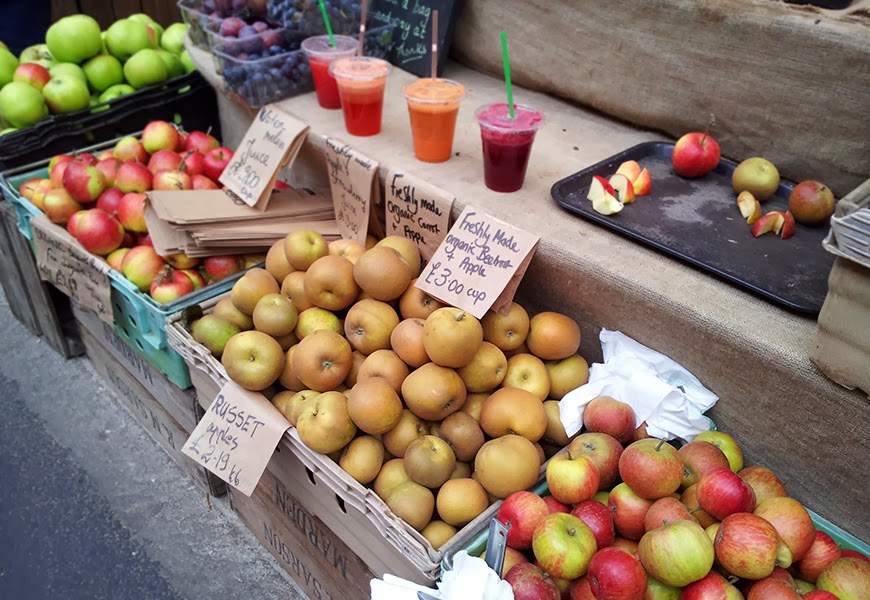 Borough Market Londres food farmers sellers fresh veg and fruits yummy Helloitsvalentine