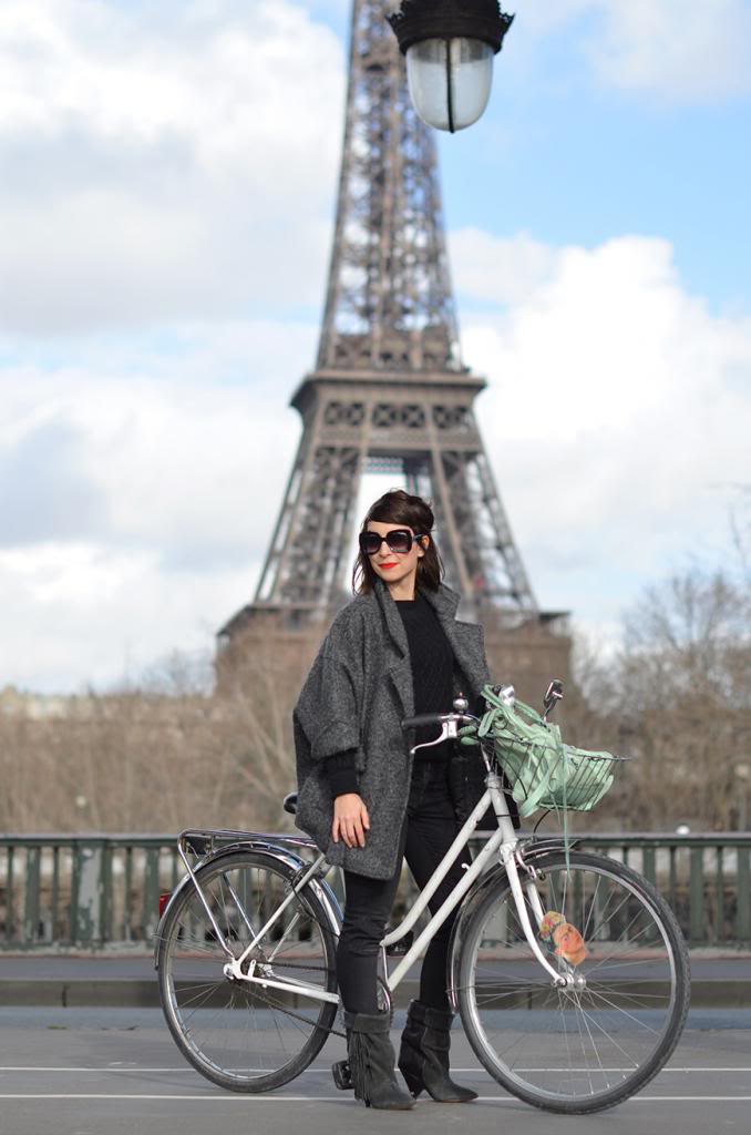 #FallingInLoveWith Watch Hunger Stop Michael Kors Helloitsvalentine couple french fashion blogger campaign bicycle